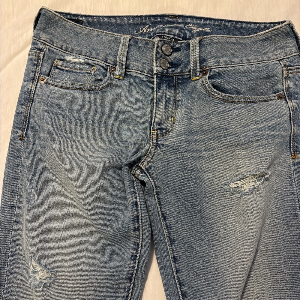 American Eagle Outfitters Women's Light Blue Distressed Jeans
